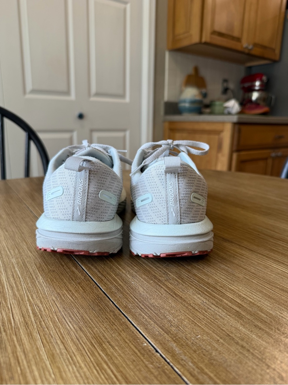 Women’s Brooks Revel 6 Athletic Shoes (size 8) - Picture 5 of 9